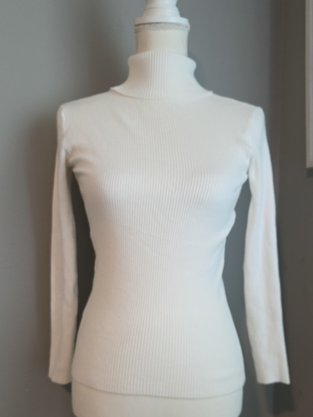 Slim Ribbed Turtleneck Sweater - Cream Size XS